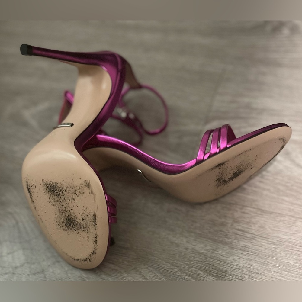 Pink Metallic Gucci Sandals, only worn once. Size 35